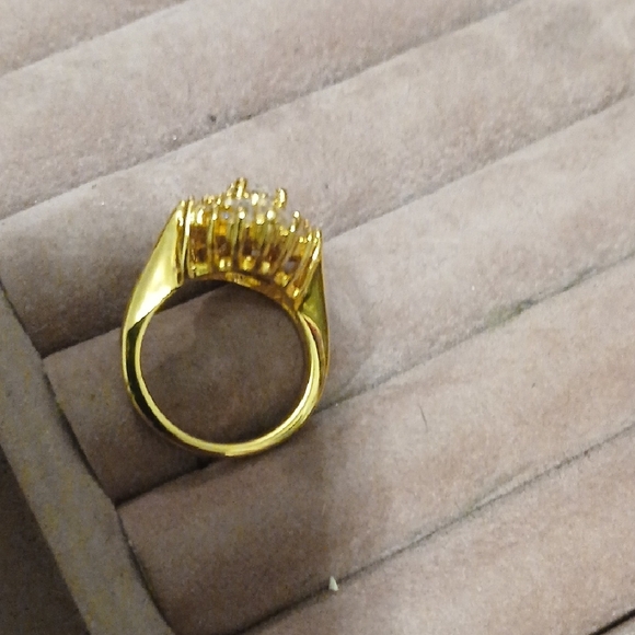 Radiant Gold and Silver Crystal Flower Ring - Picture 2 of 2